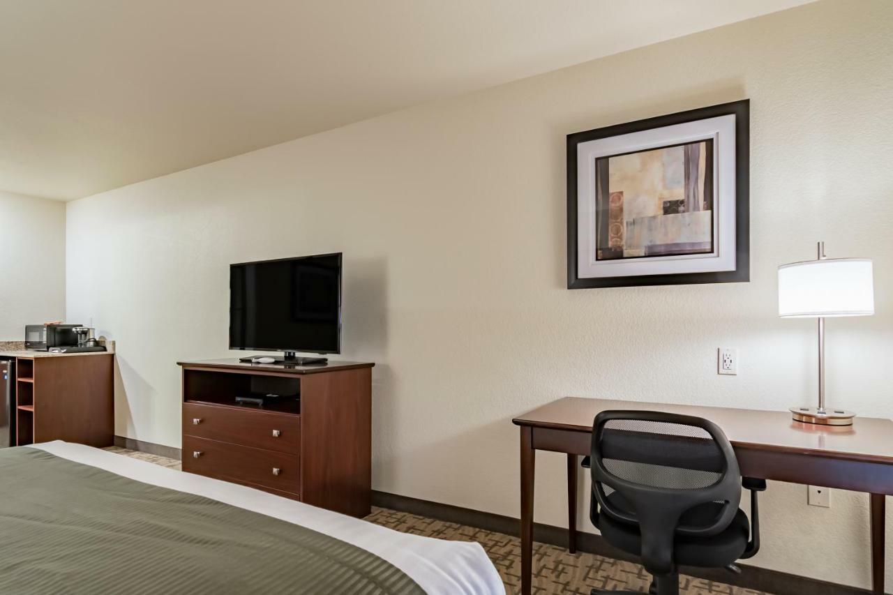 Hotel Cobblestone & -